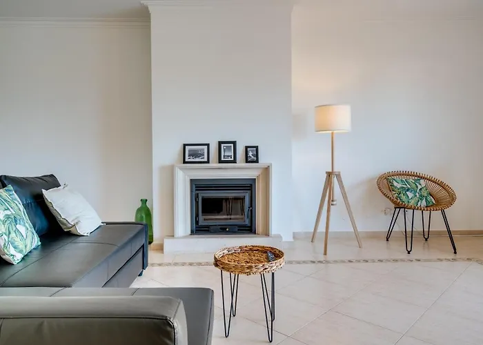 Sea View Apartment *