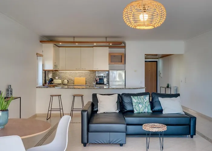 Sea View Apartment *